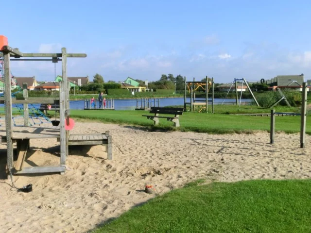 spielplatz im park 1